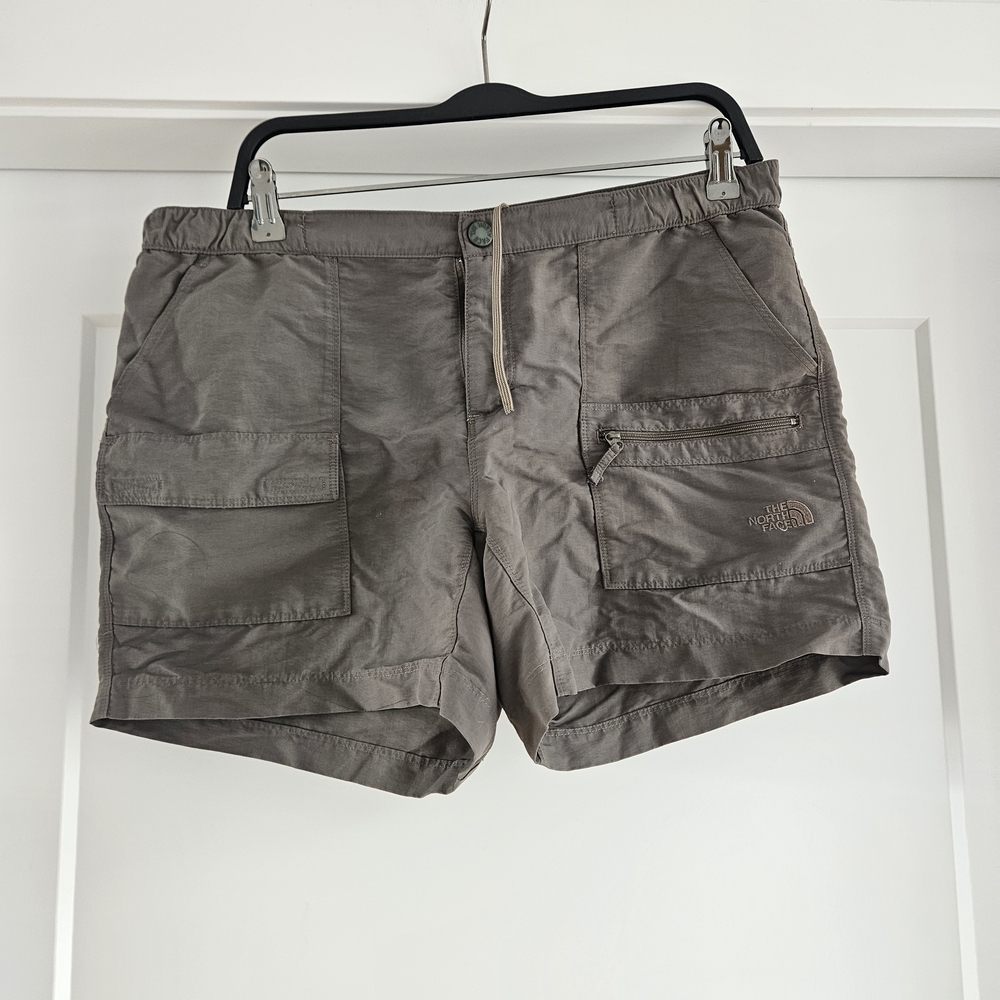 The North Face Women's Greenish Cargo Shorts - Large